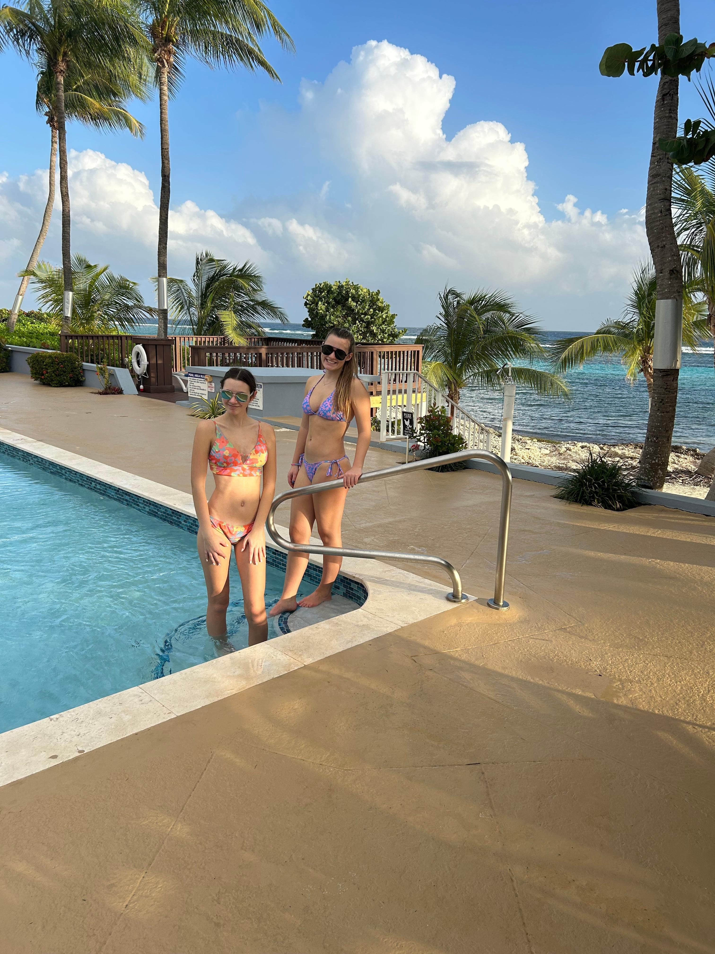 Pool right on the ocean