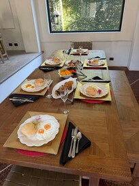 Egg Florentine ready from Kenia Private Chef