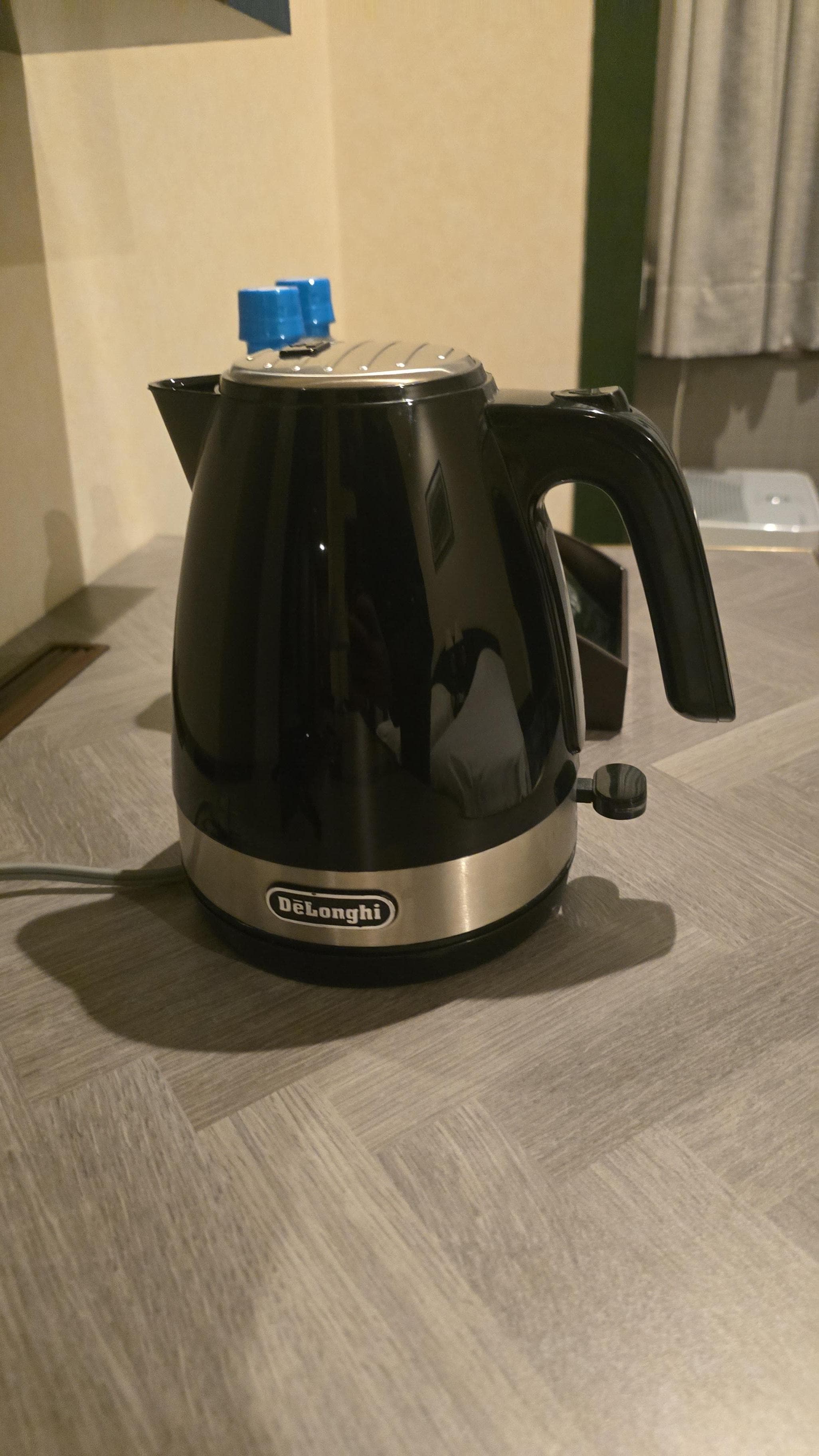 お茶はありました。水もペットボトルも完備