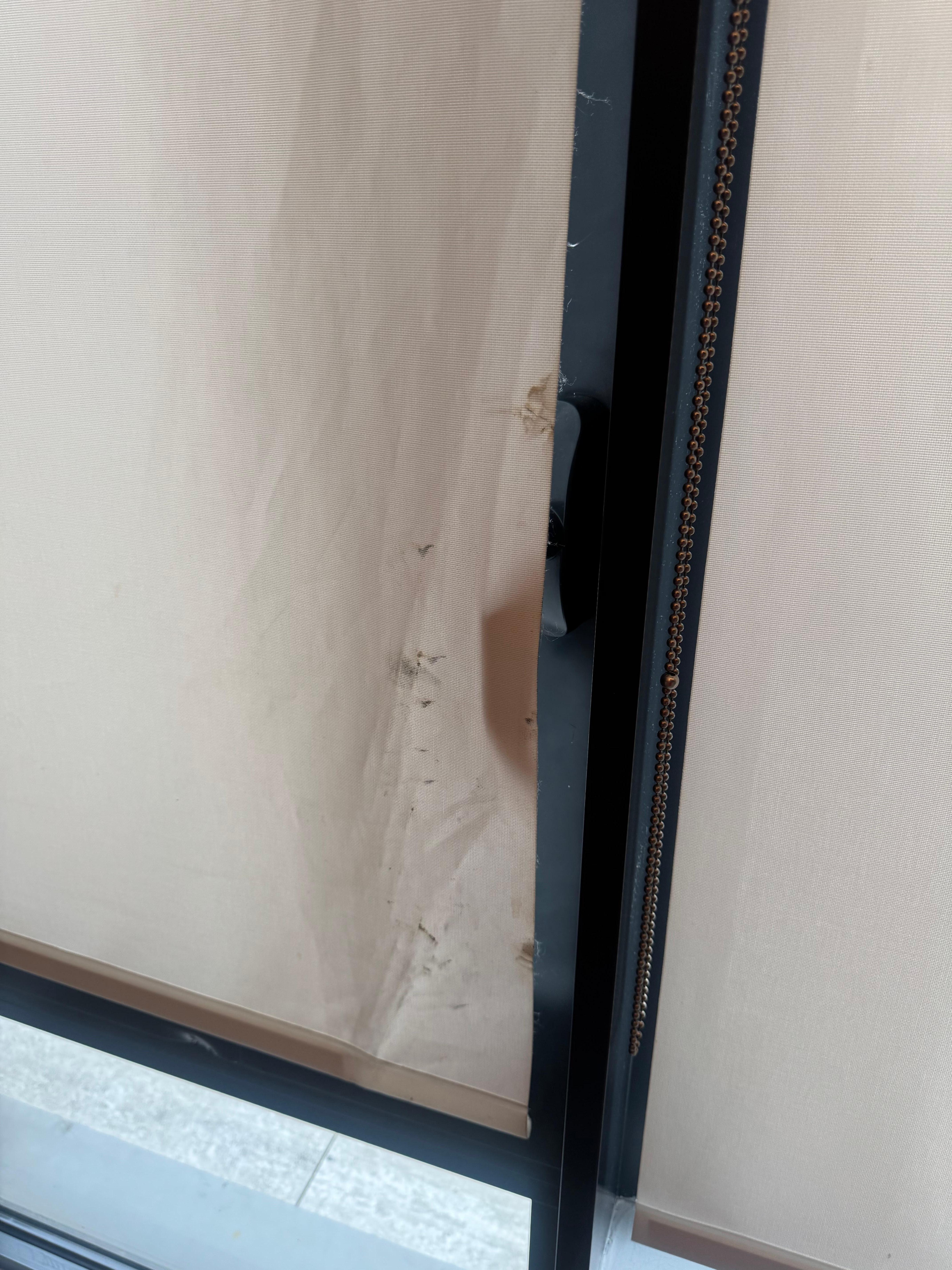 Dirty blinds