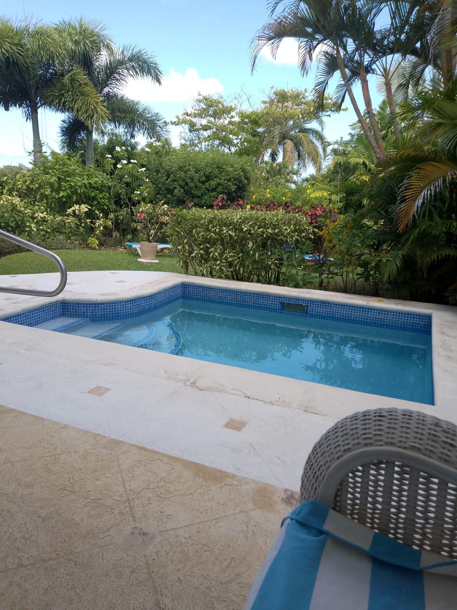 Access through the bedrooms  for the early morning dip.