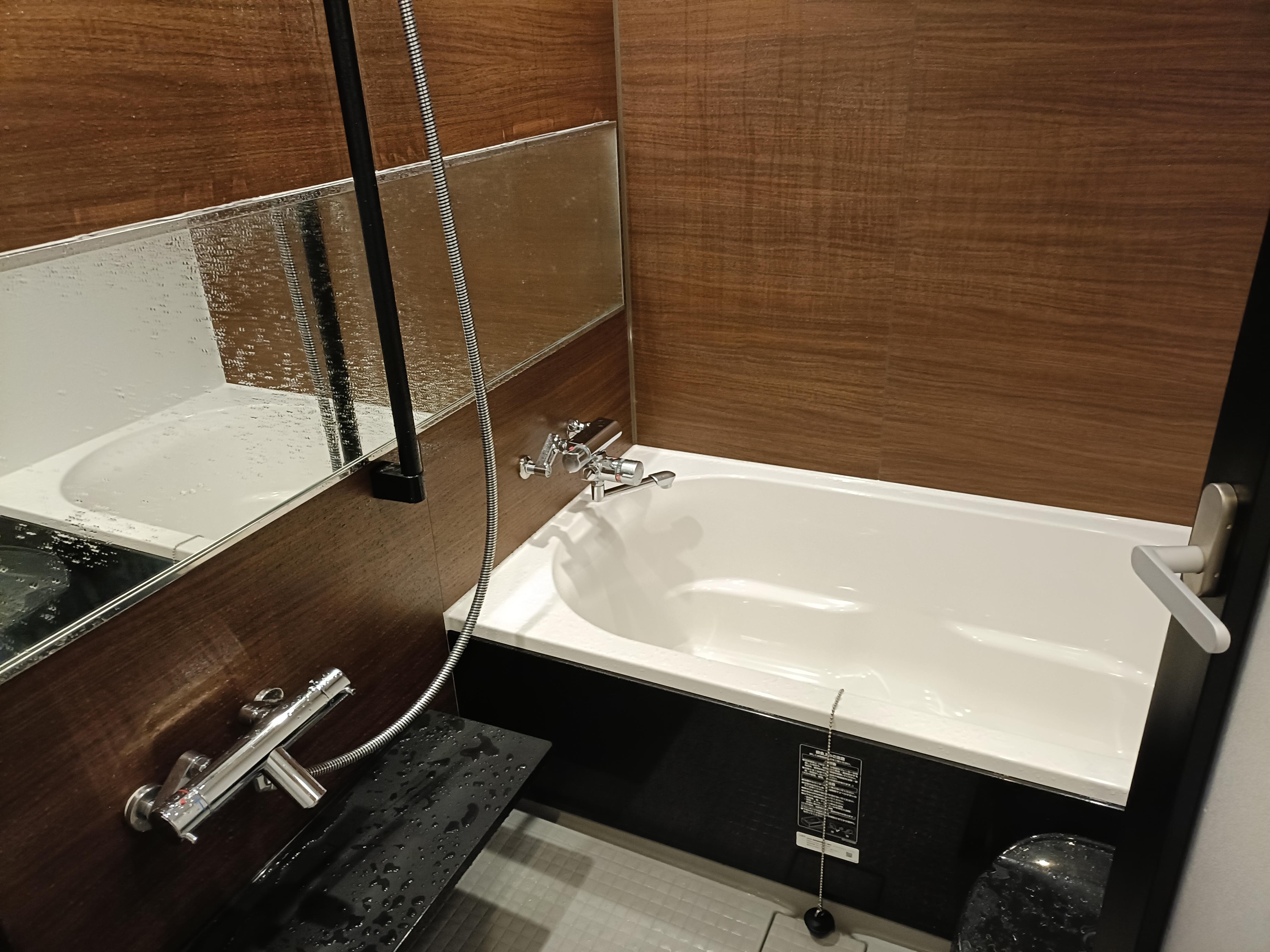 ゆったり足が伸ばせるバスタブ