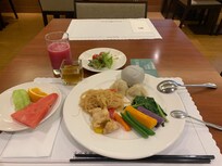 朝食一回目、タロイモ饅頭のスイーツもありました。