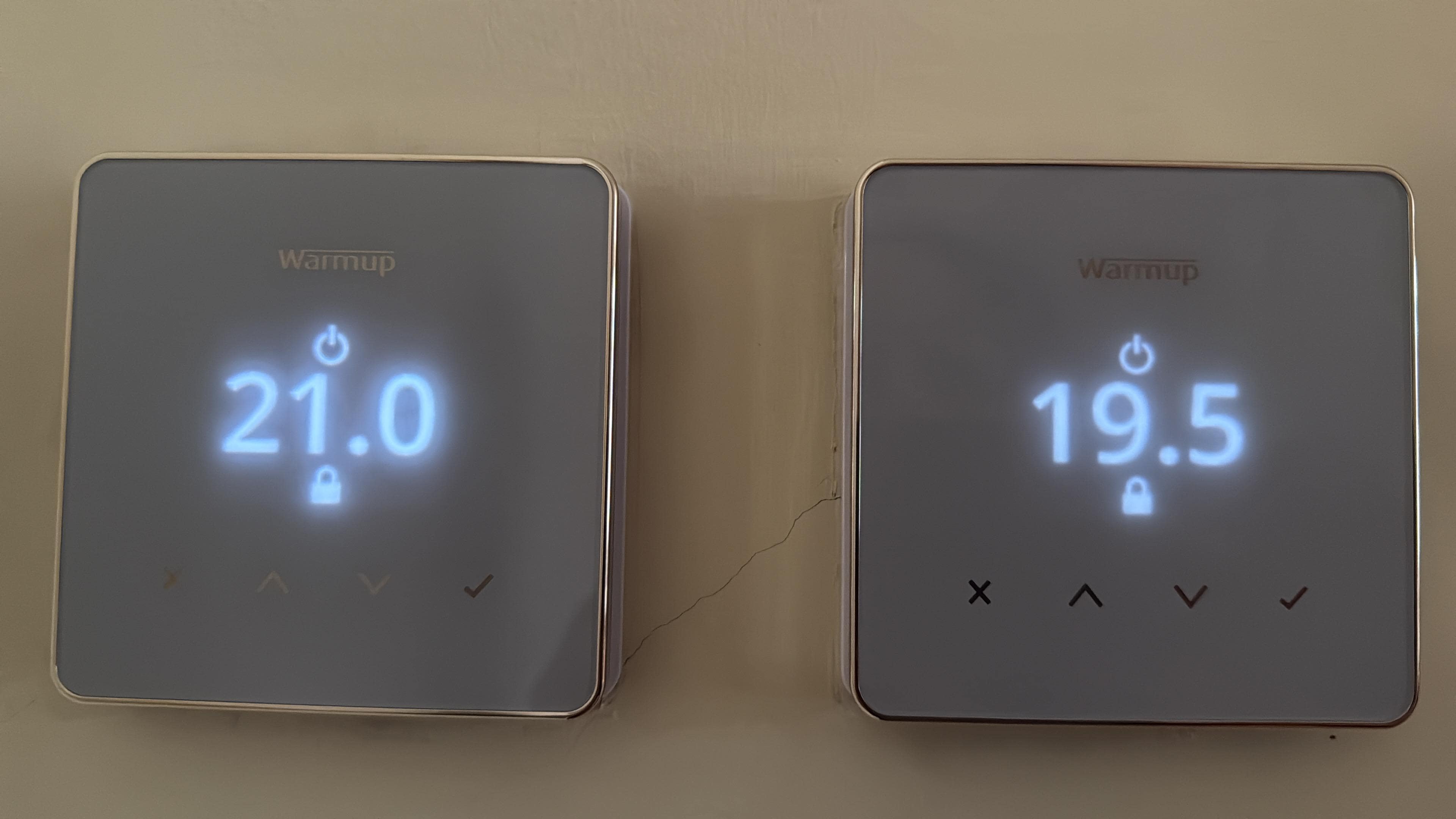 Locked heat thermostats. 