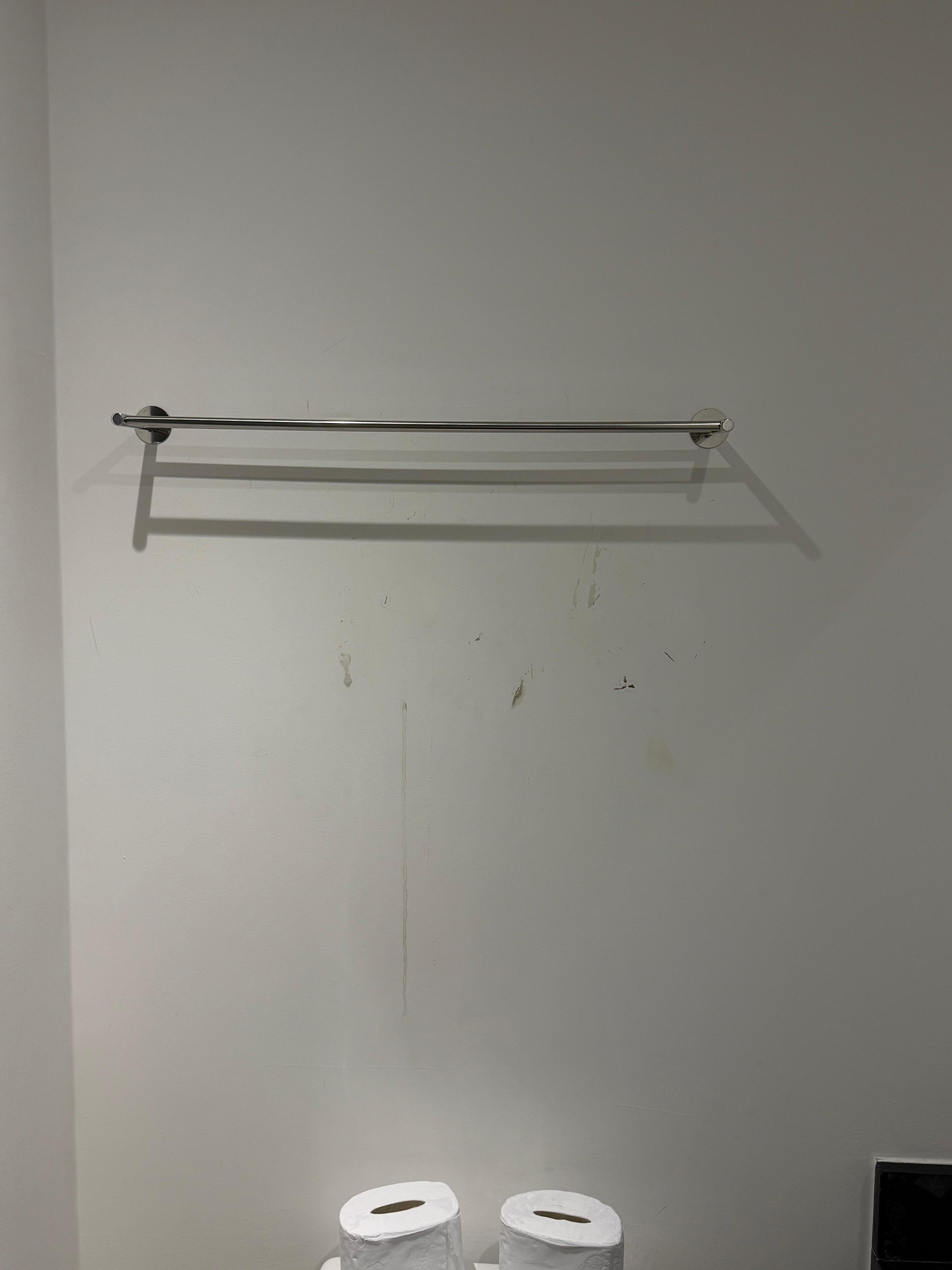Parede do banheiro suja