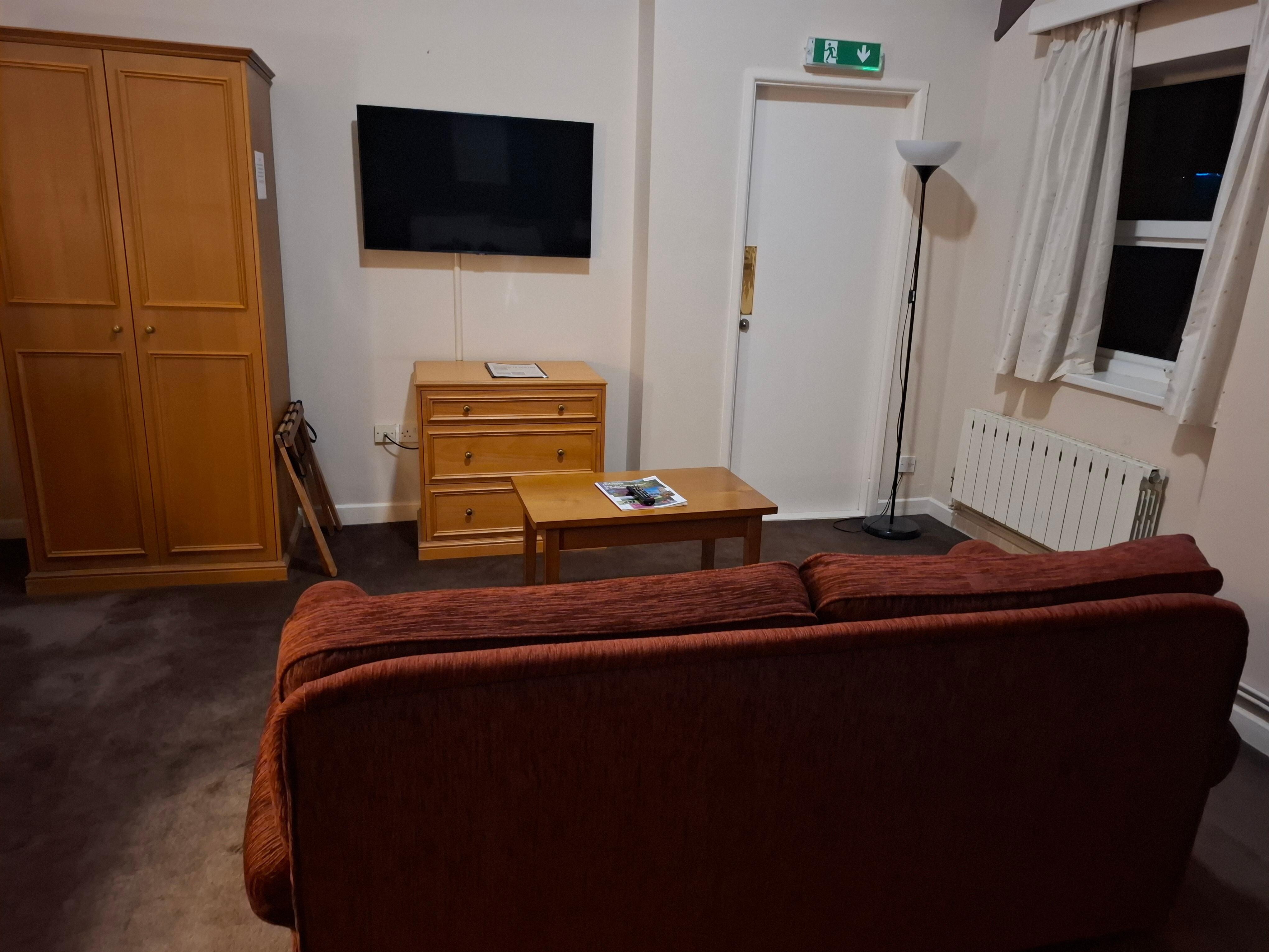 Skipton Hotel Room 515 Double Canal View
Walls too thin and noise of talking, tv etc travel from next door room 514