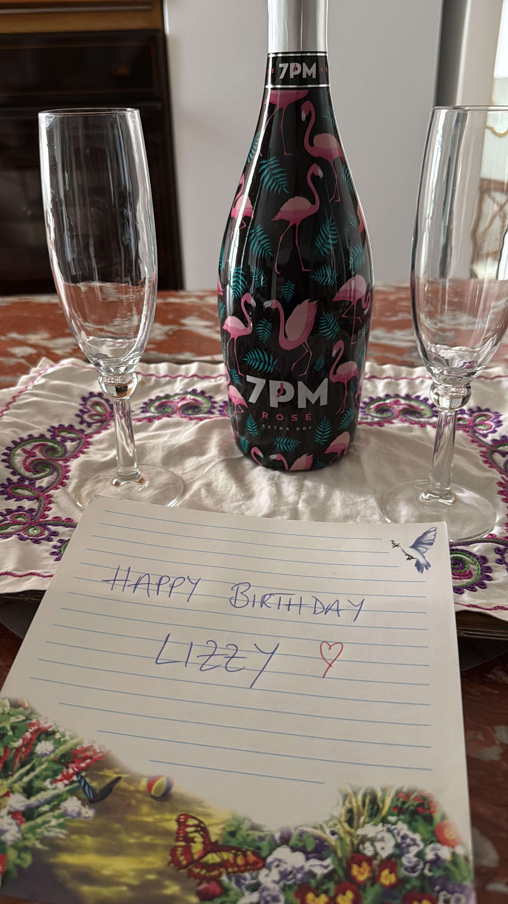 Welcome bottle of sparkling wine! 