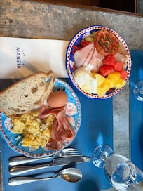 朝食はビュッフェスタイルです。