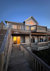 Lots of deck space on 2 levels