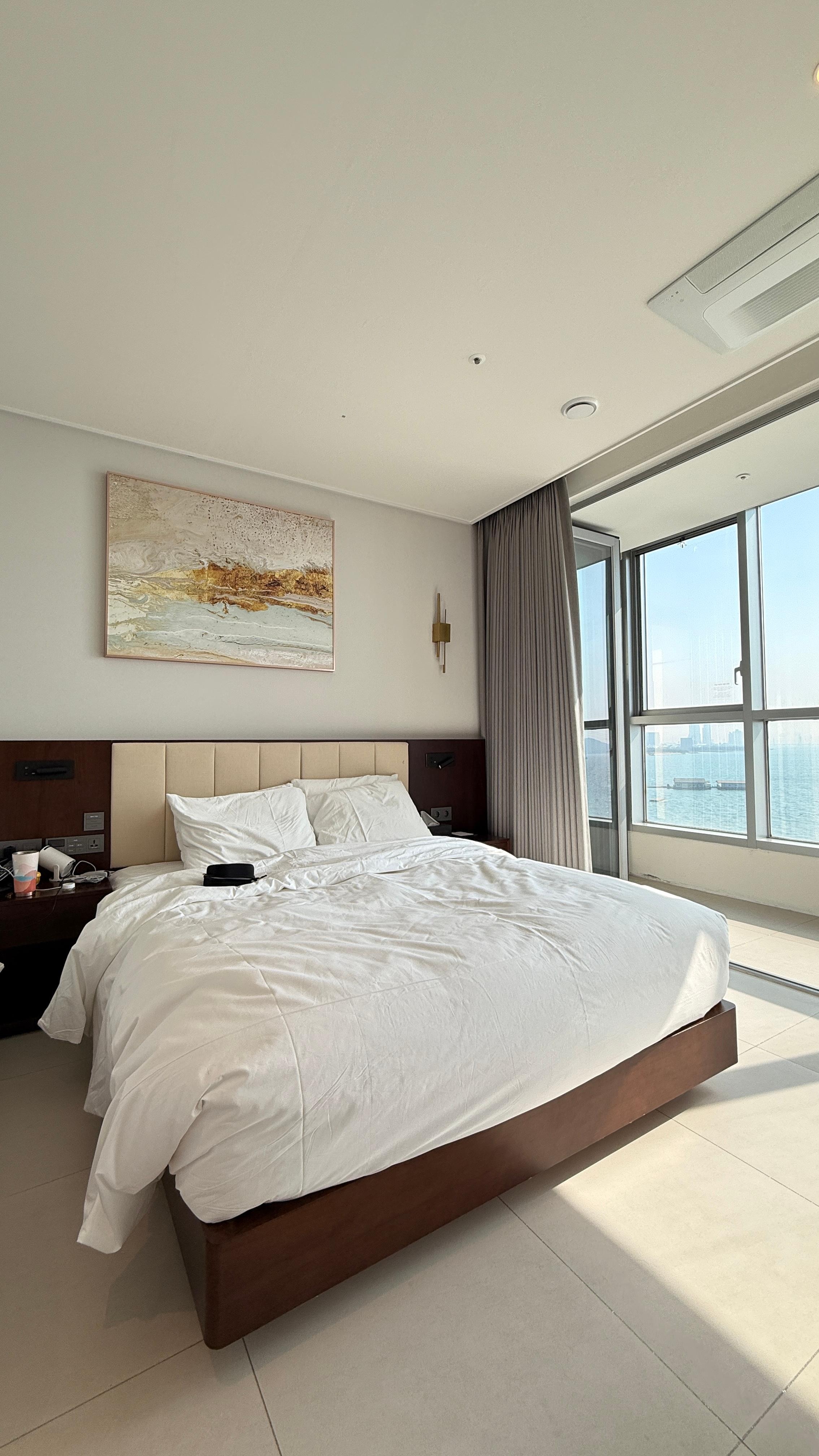 Double bed and twin I clouded in the same room