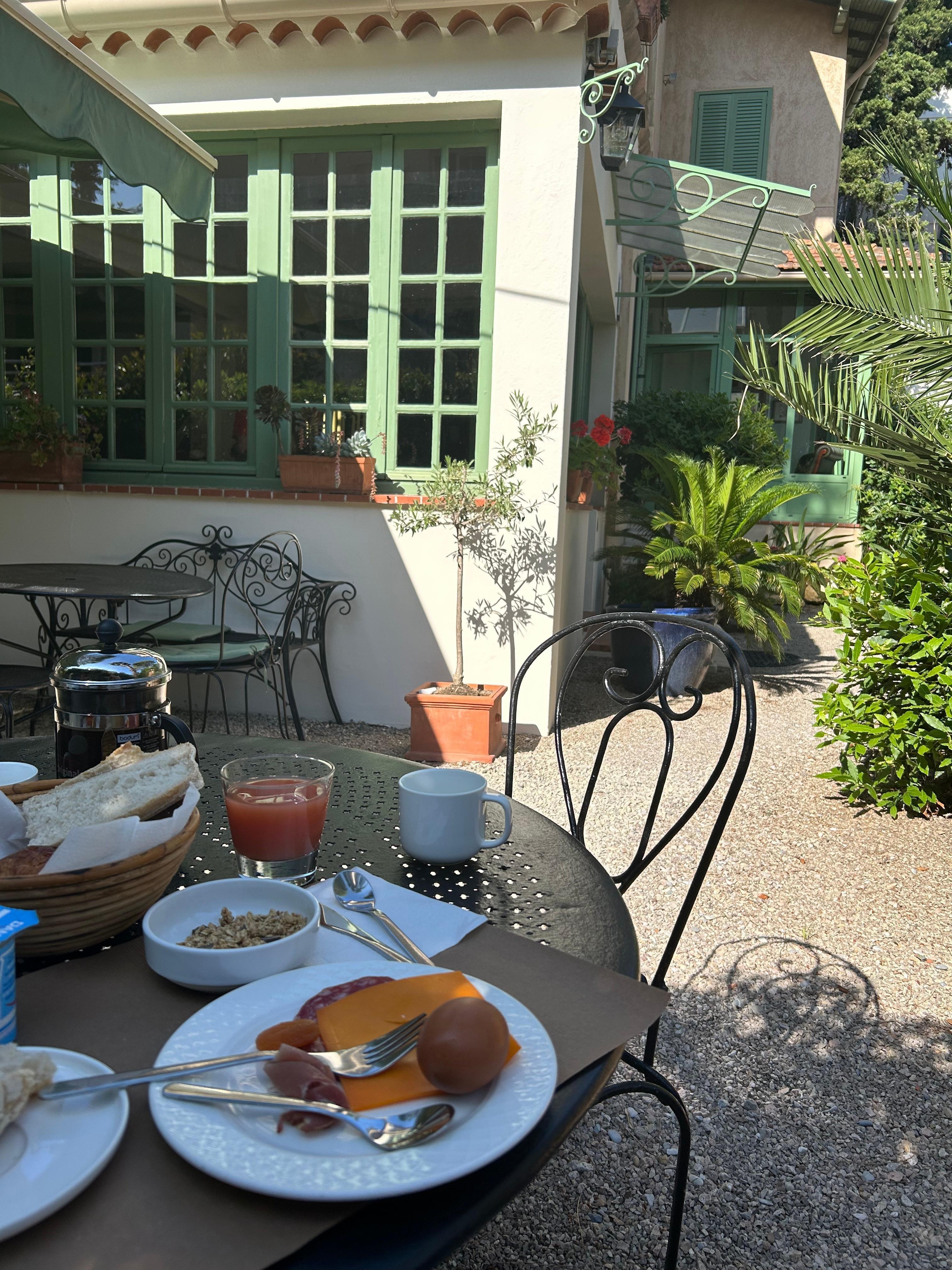 Gorgeous breakfast atmosphere