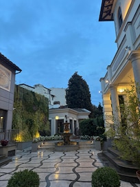 Charming small hotel. Quiet street and helpful staff