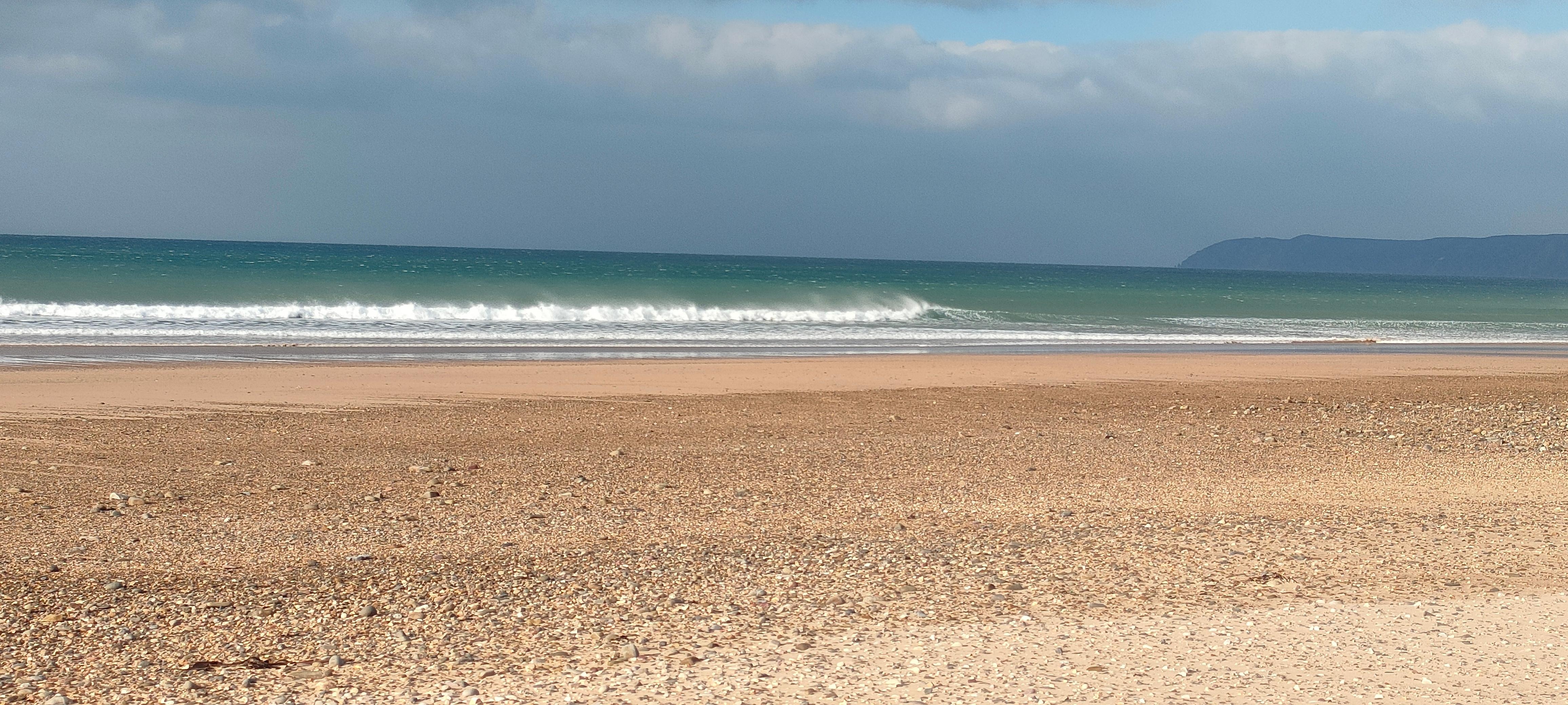 La plage derrière la location, magnifique !