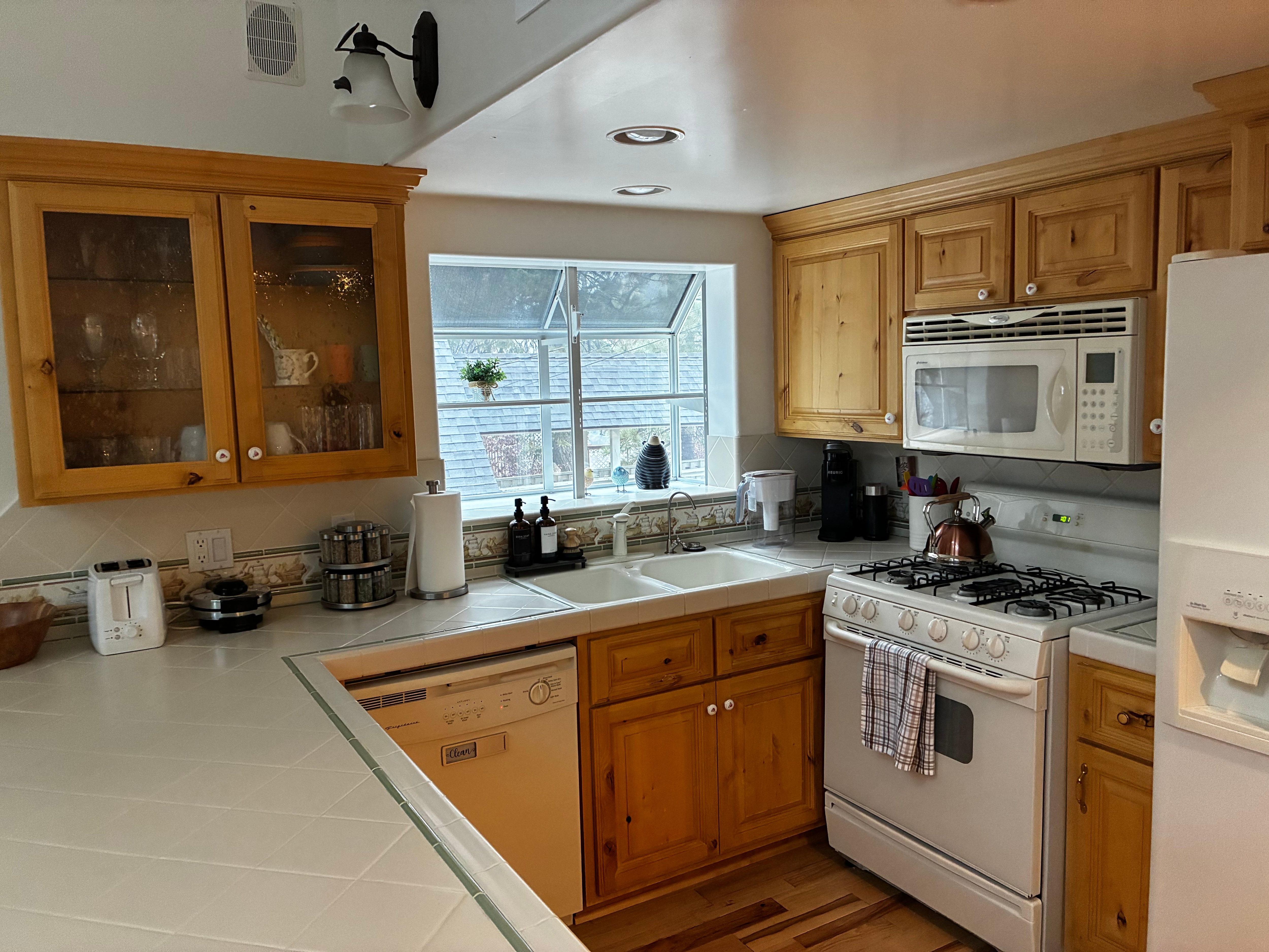 Well laid out kitchen to interact with guests while cooking