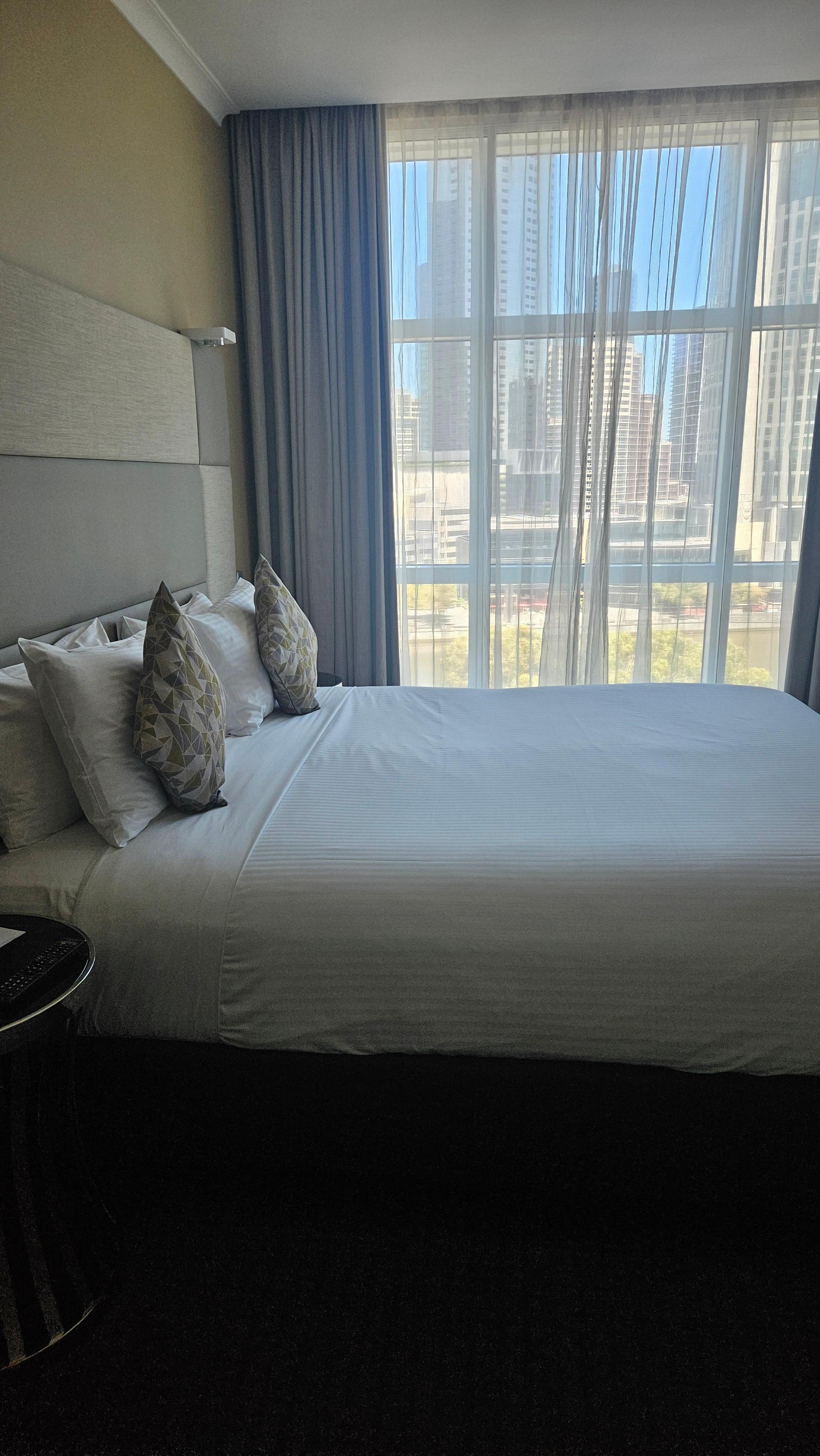 Room 2.. with seperate seating lounge.. 