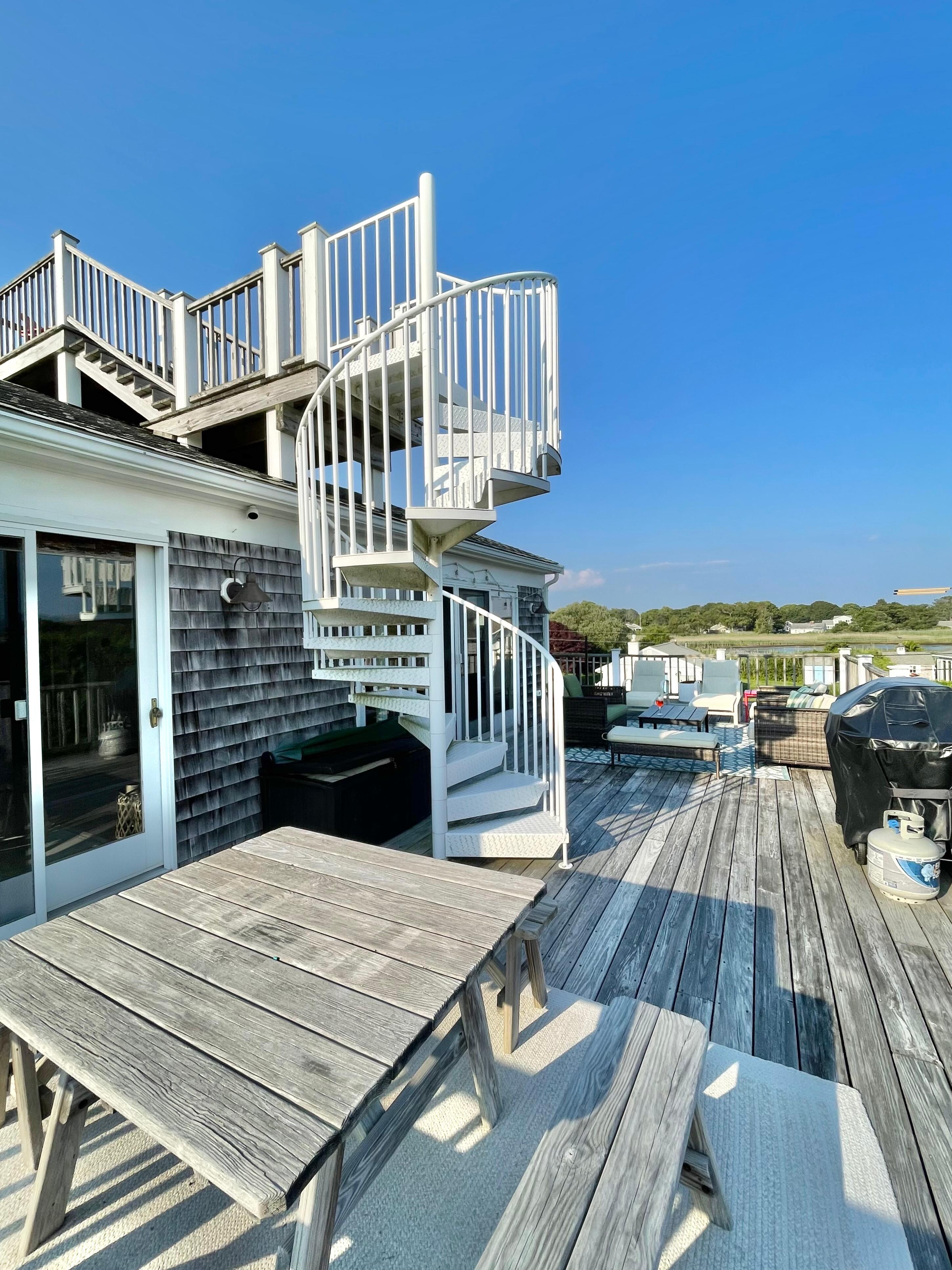 Mains deck and stairs to sidow’s walk