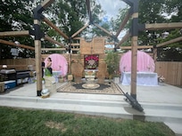 Beginnnings of the decorations of the very spacious arbor