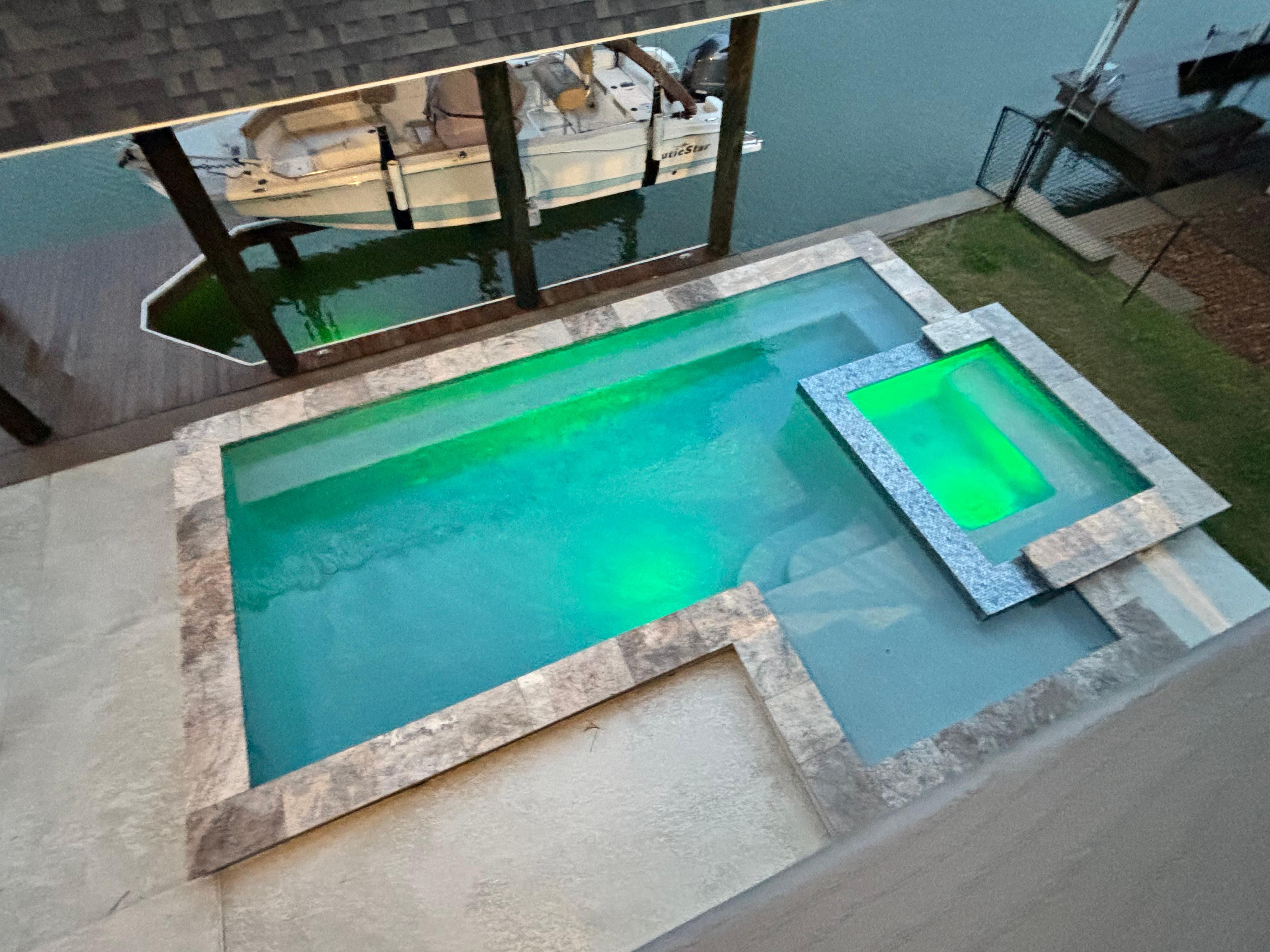 Gorgeous pool! With heater! 