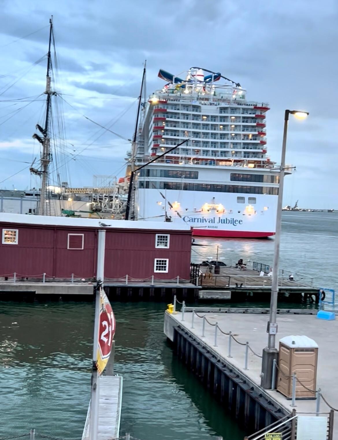 Y esta a unos pasos de donde tomas uno los cruceros