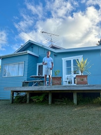 A lovely and updated 1940s Waiheke bach.