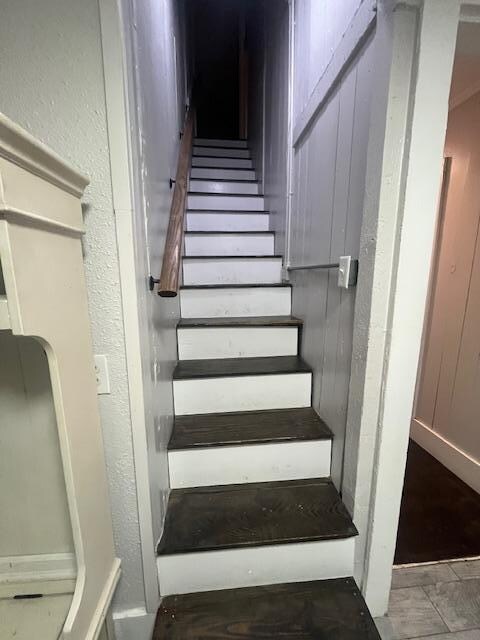 Stairs to third level leading to 2 bedrooms.