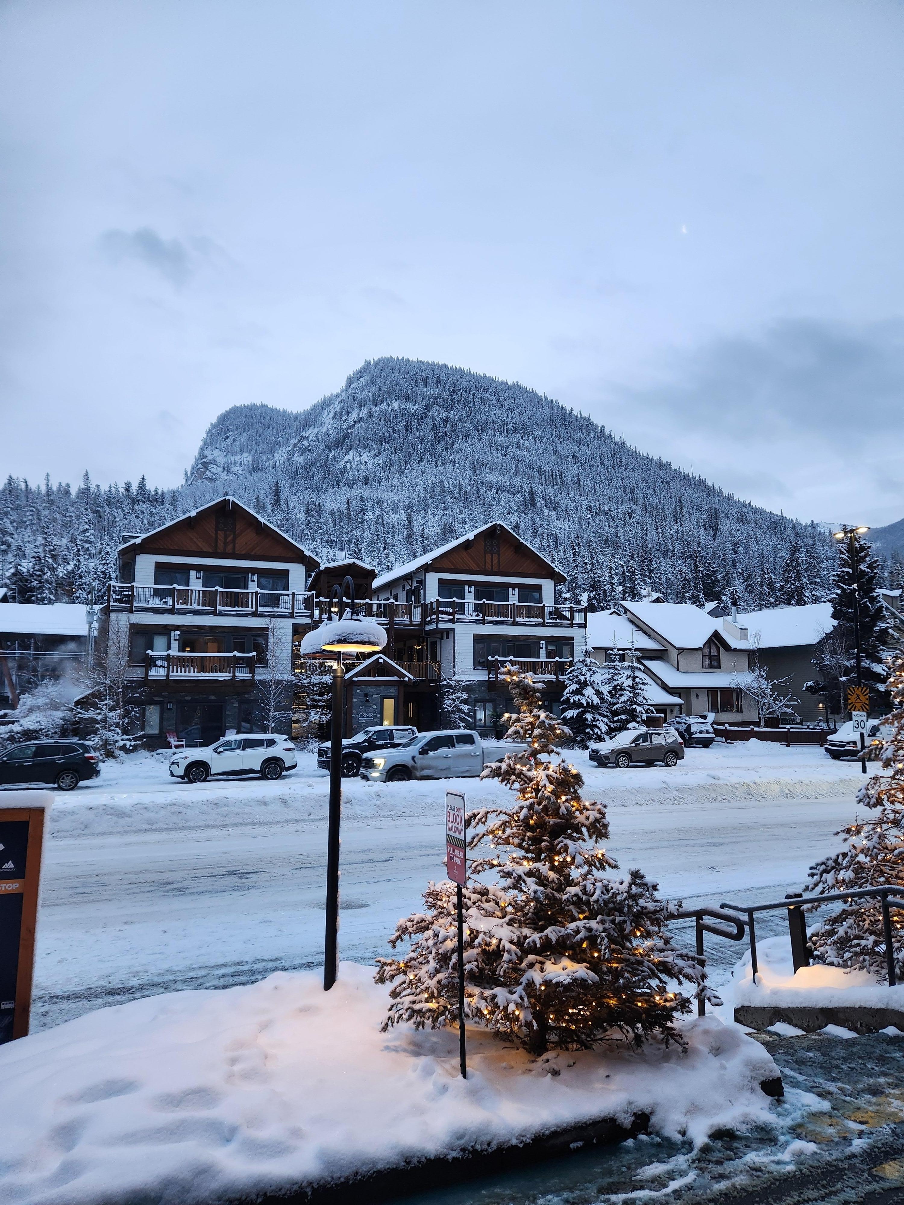 Our view for breakfast 😋. 