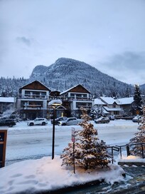 Our view for breakfast 😋.