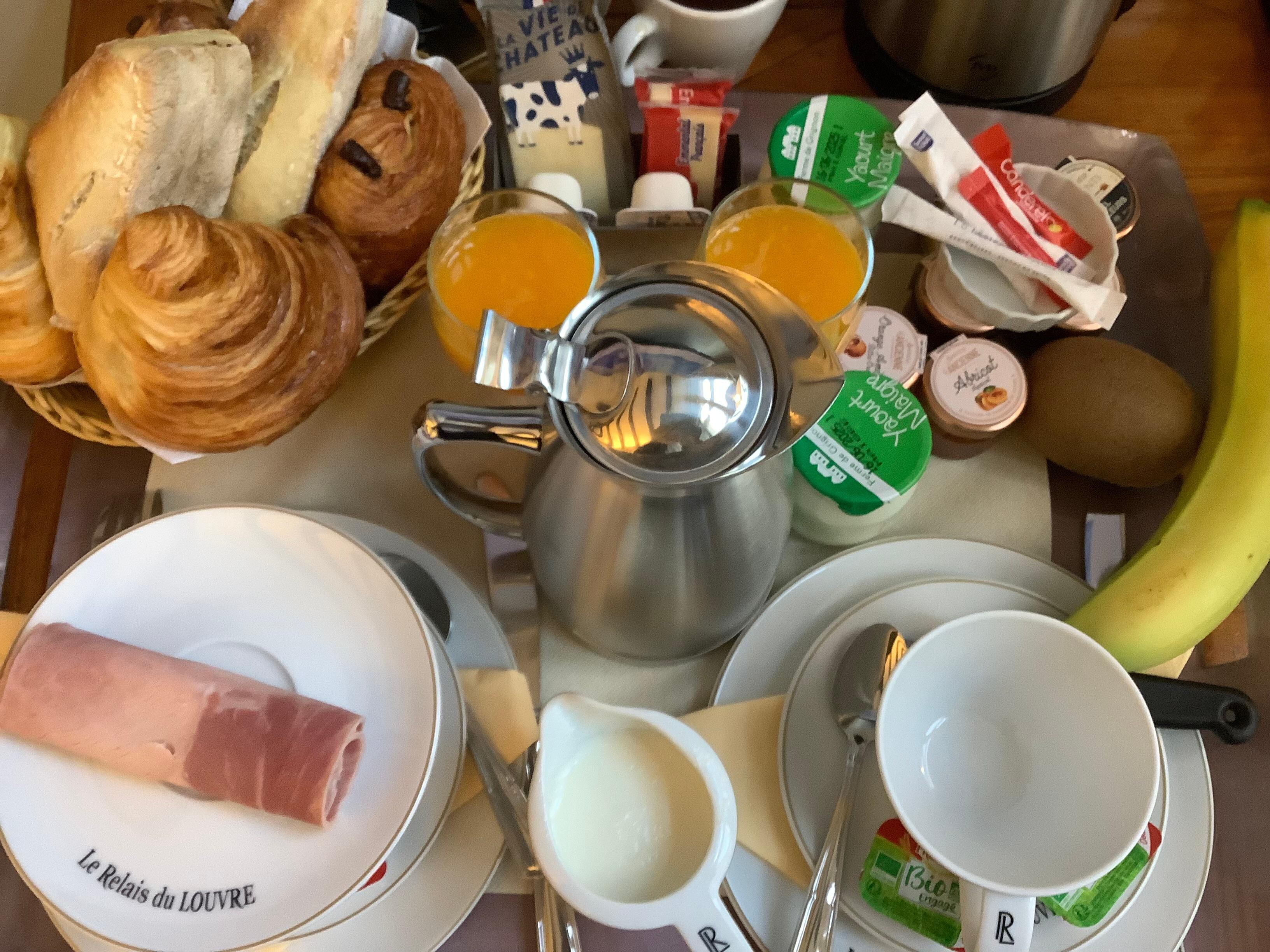 Breakfast in the room 