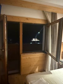 Balcony w opening window