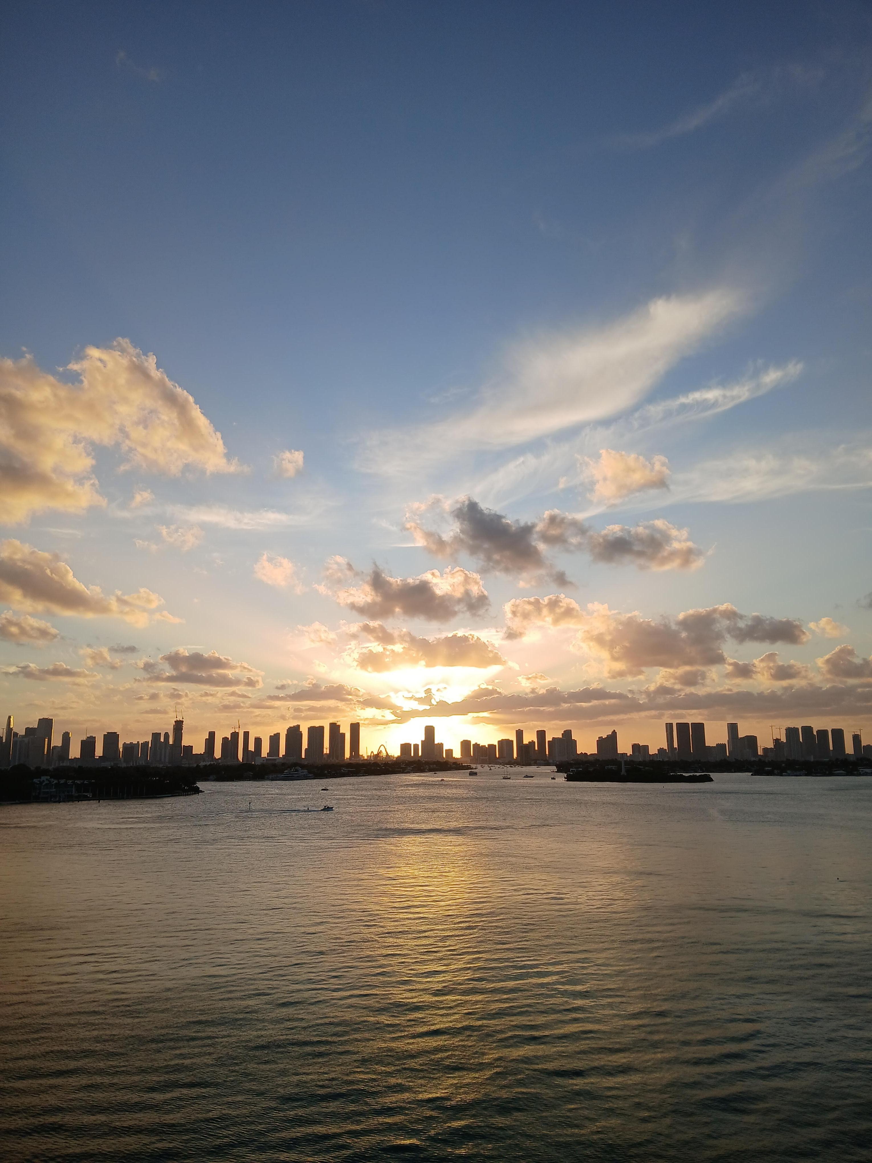 Tramonto visto dal terrazzo della camera vista baia