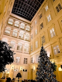 The Lobby at Christmas, a Great place for Drinks, Food or to listen to the resident pianists :-)