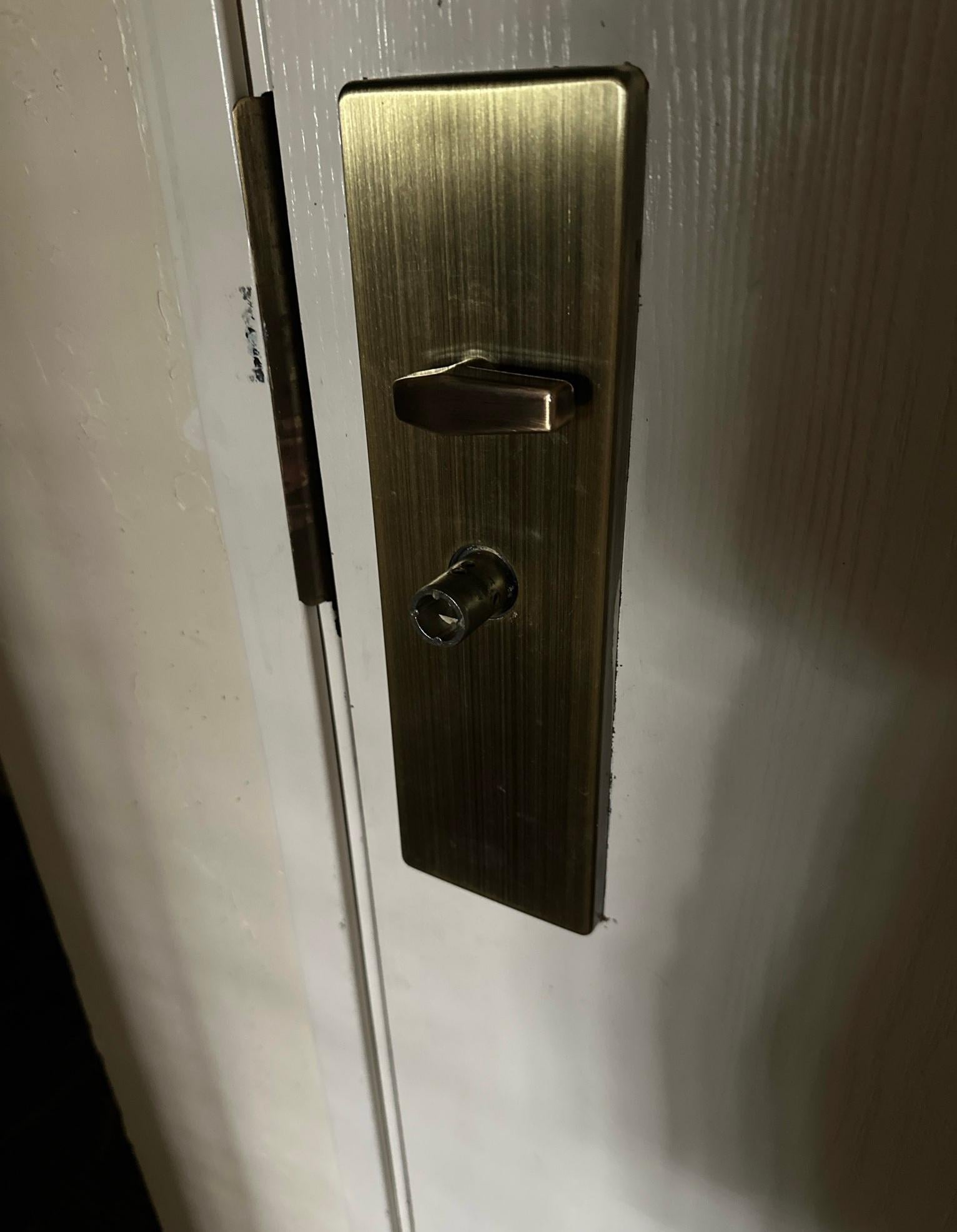 What’s missing in this picture? A door handle