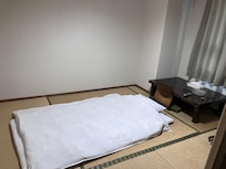 畳の和室 すっきりとして
一人で泊まるには充分です