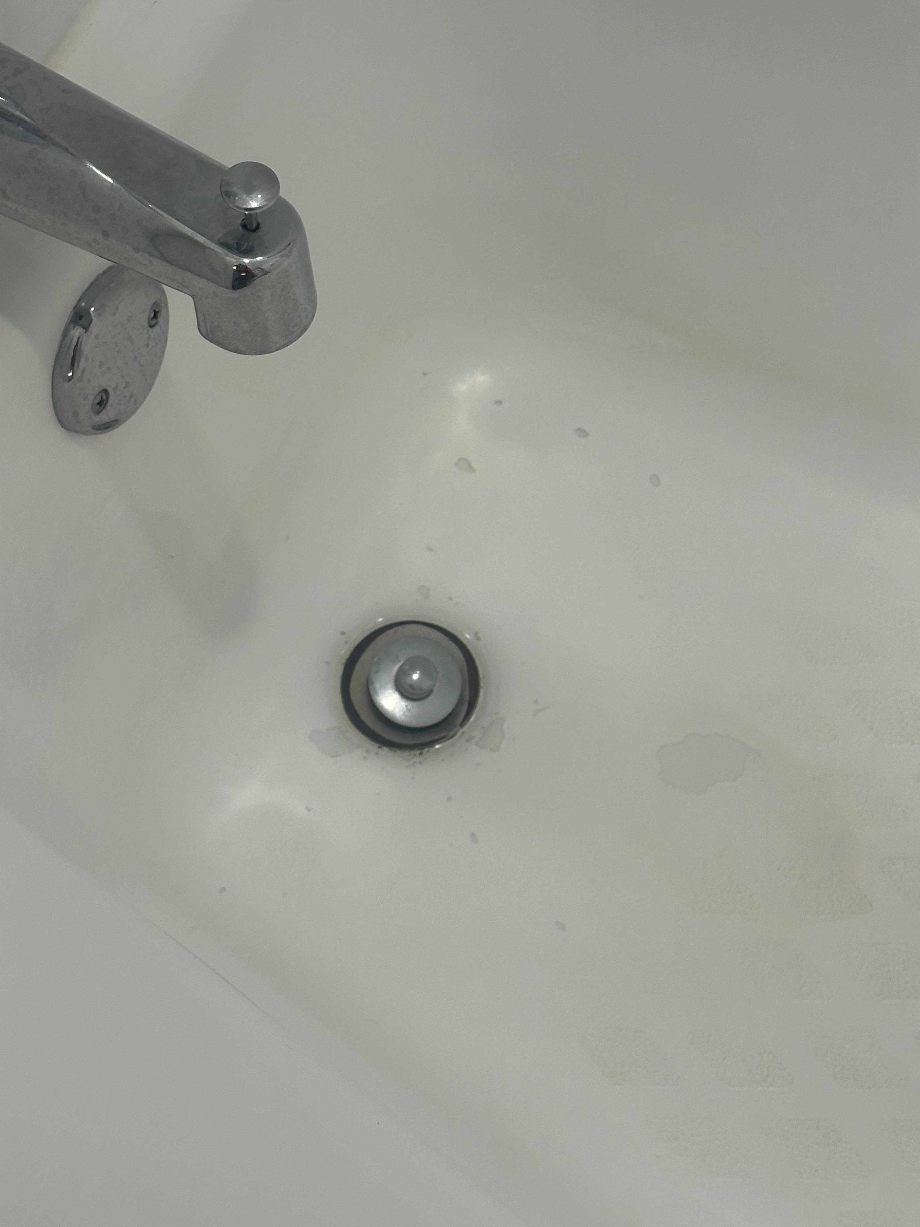 Bath tub looked gross and old 