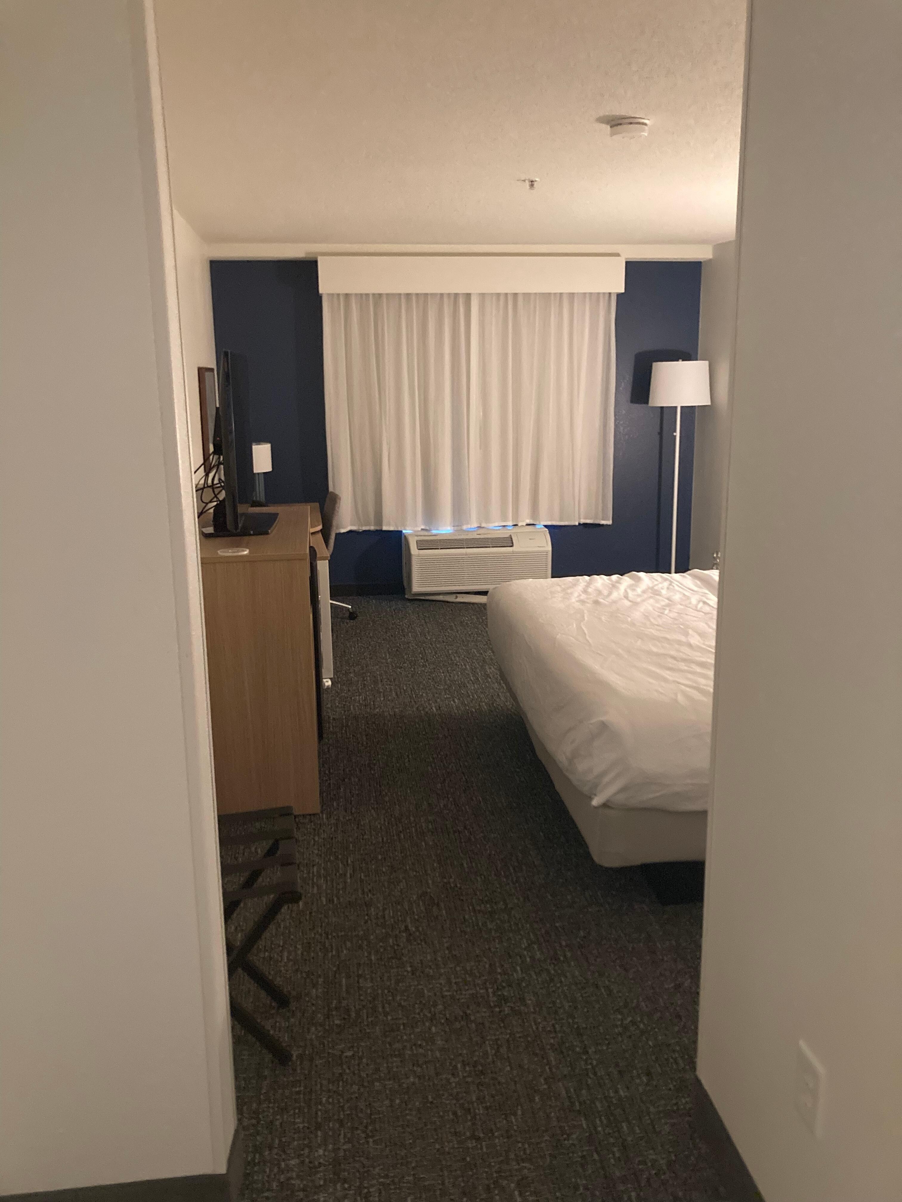 Huge room, very comfortable bed, TV, desk... great siz
