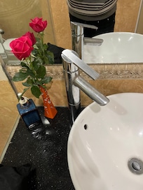 連泊したら薔薇の花を2箇所に飾ってくれました