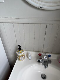Wainscoting with major cracks throughout the bathroom