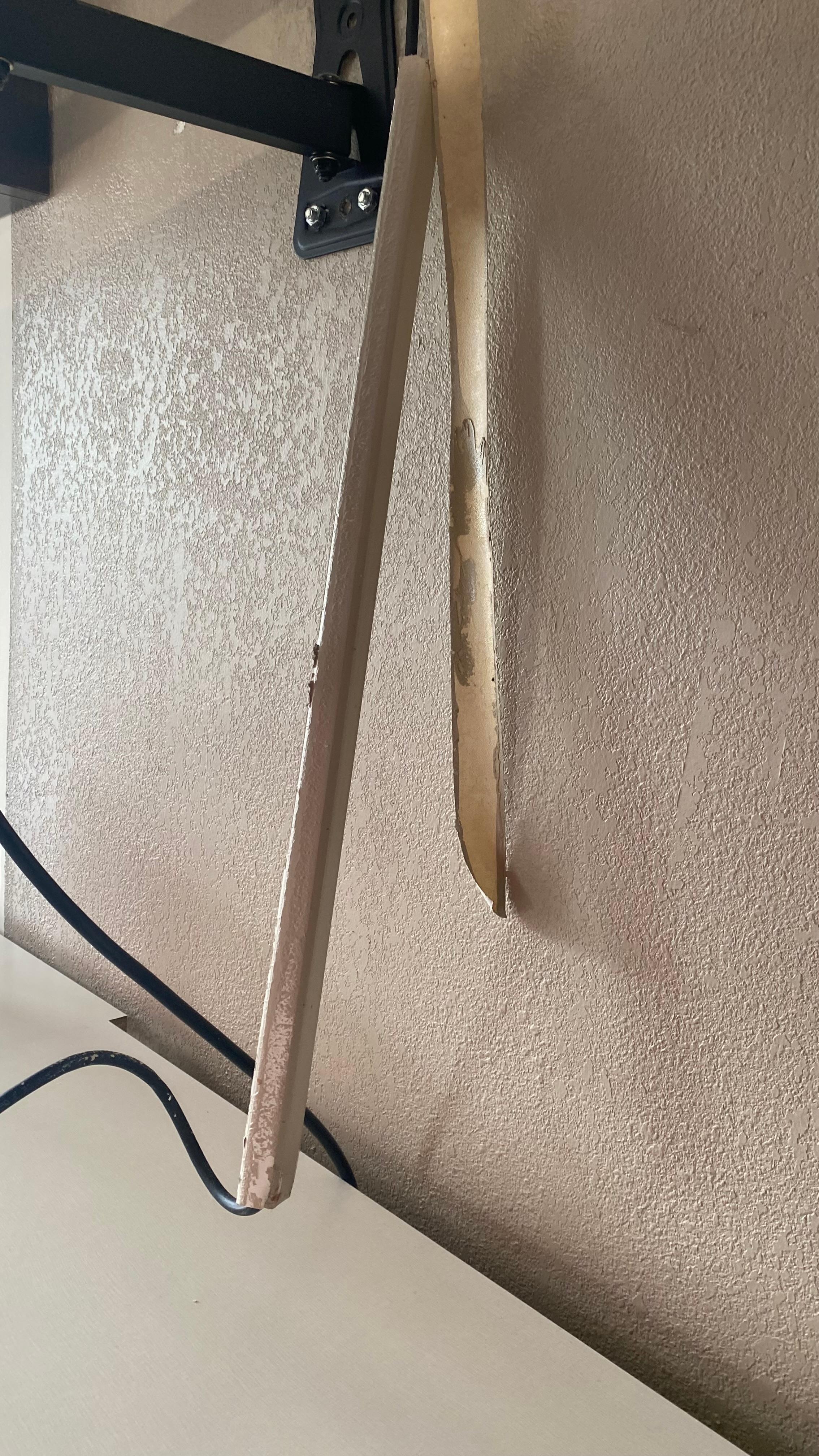 Hanging wires for tv that doesn’t work