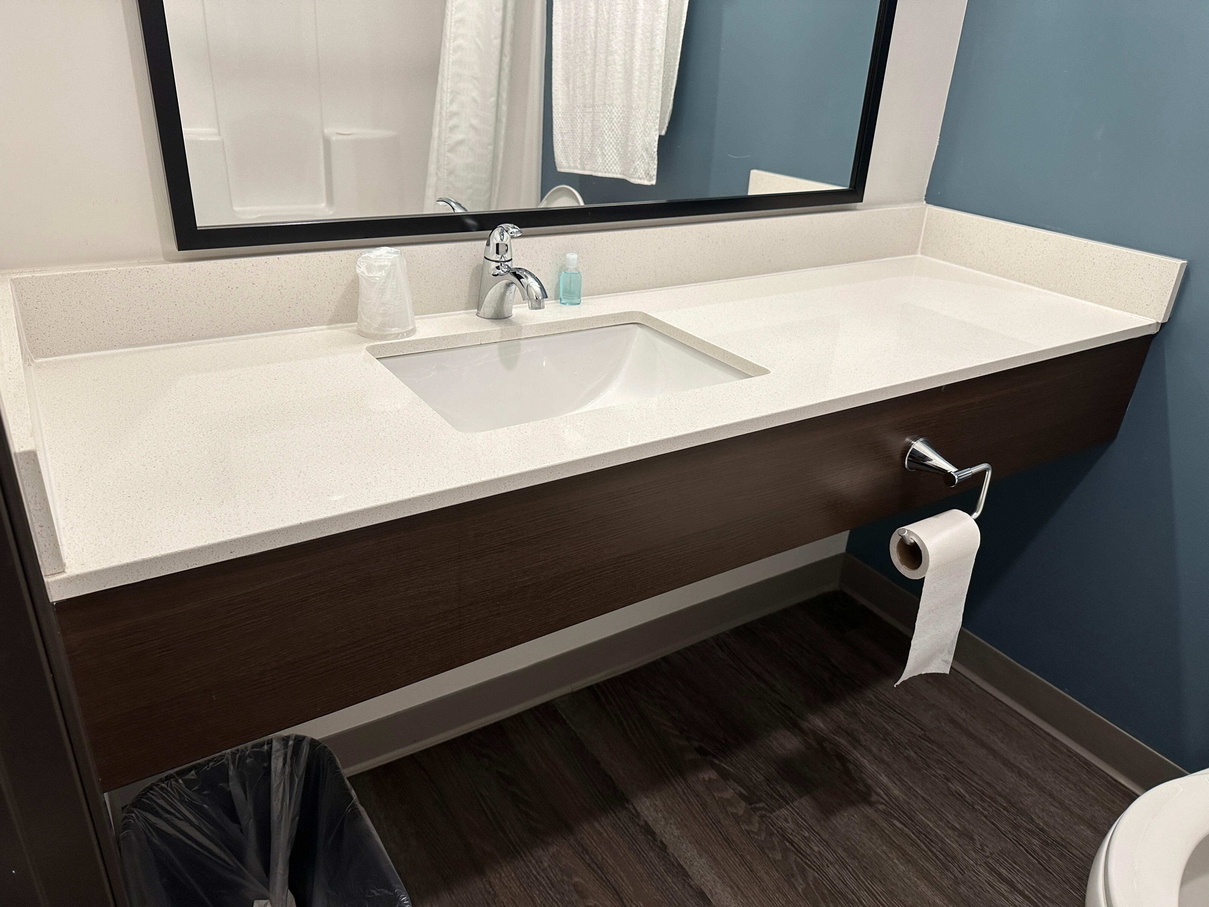 No Hairdryer, no tissue, no hand towels