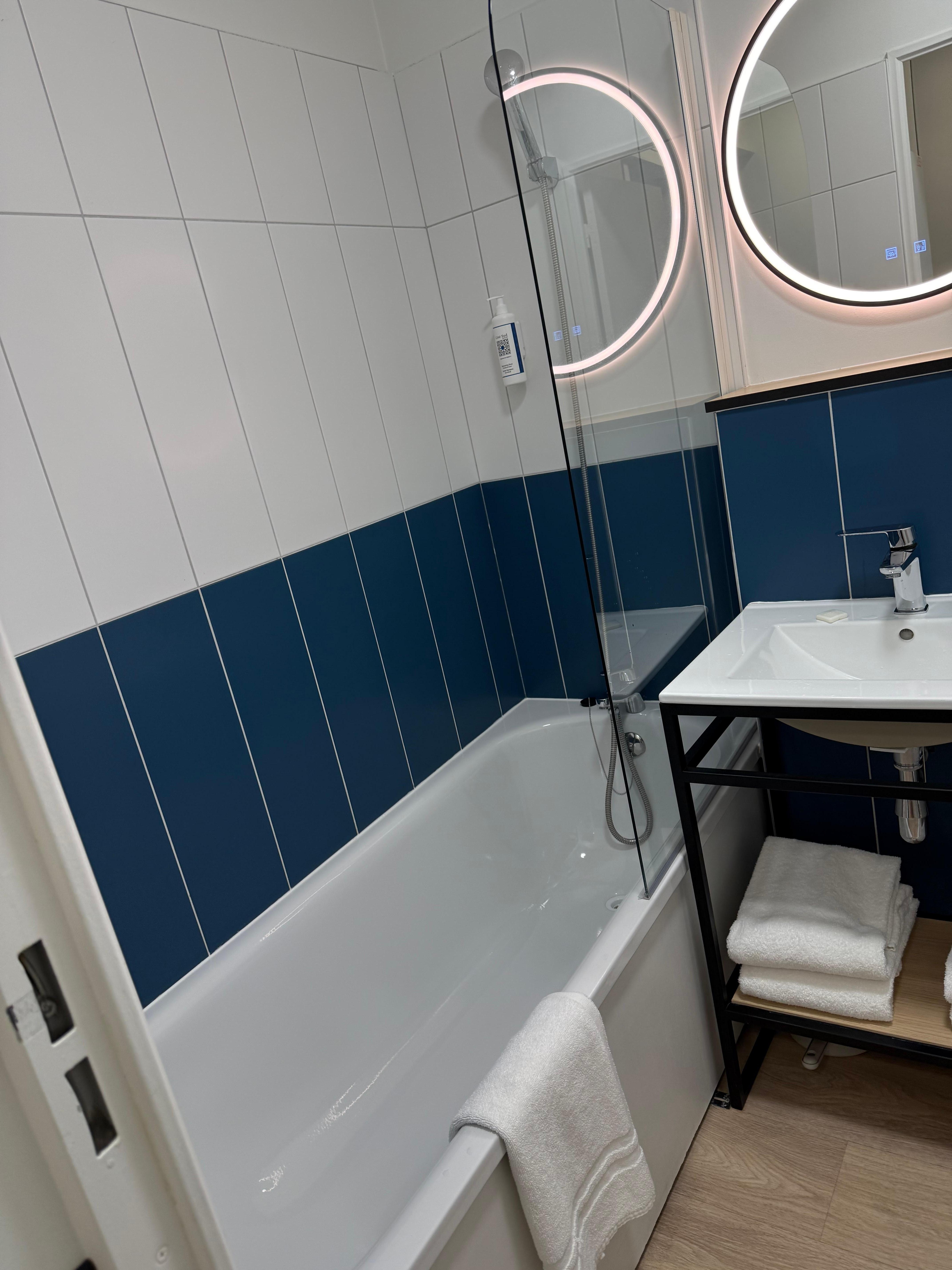Shower/Tub