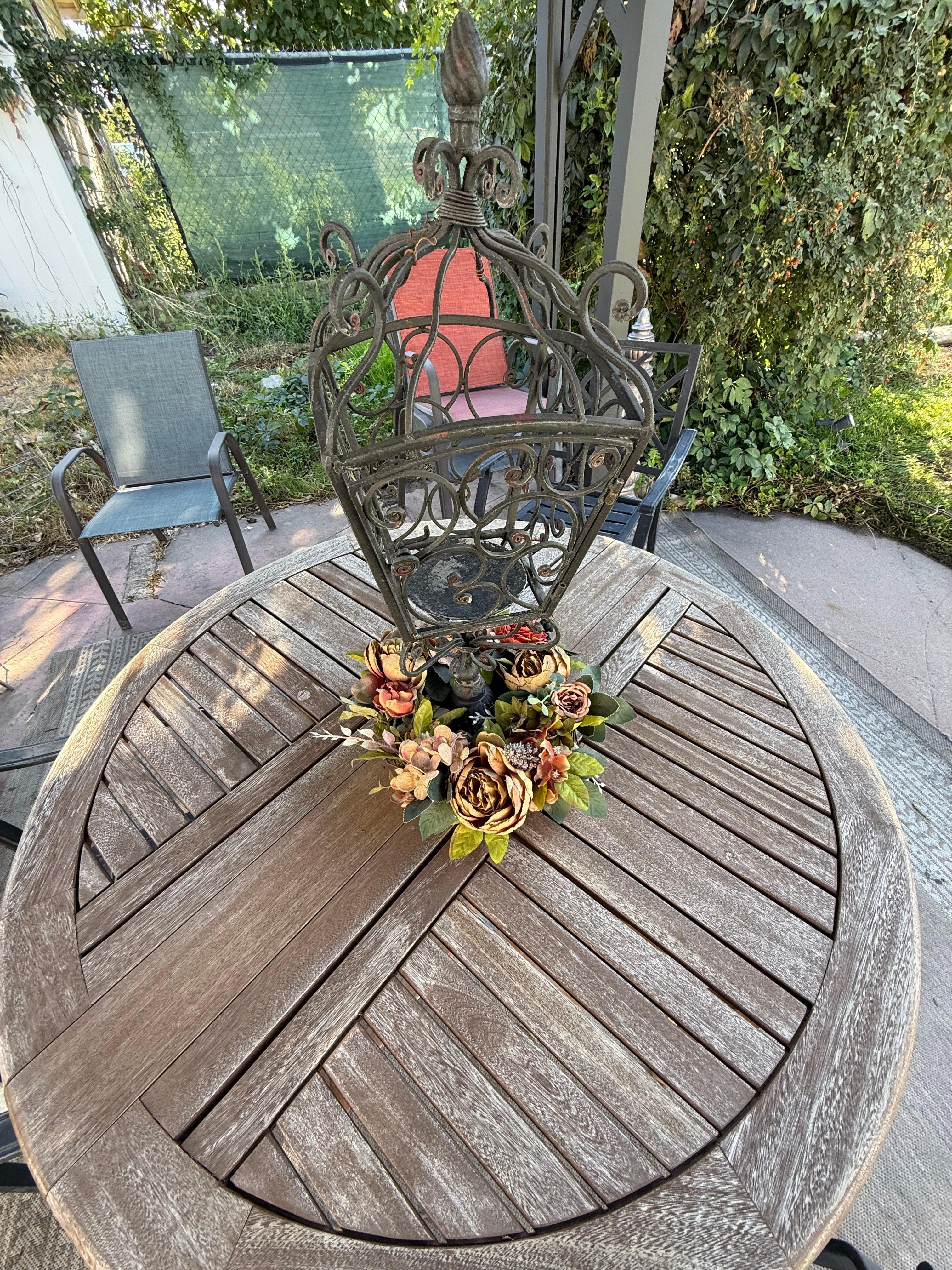 Charming outdoor dining space 