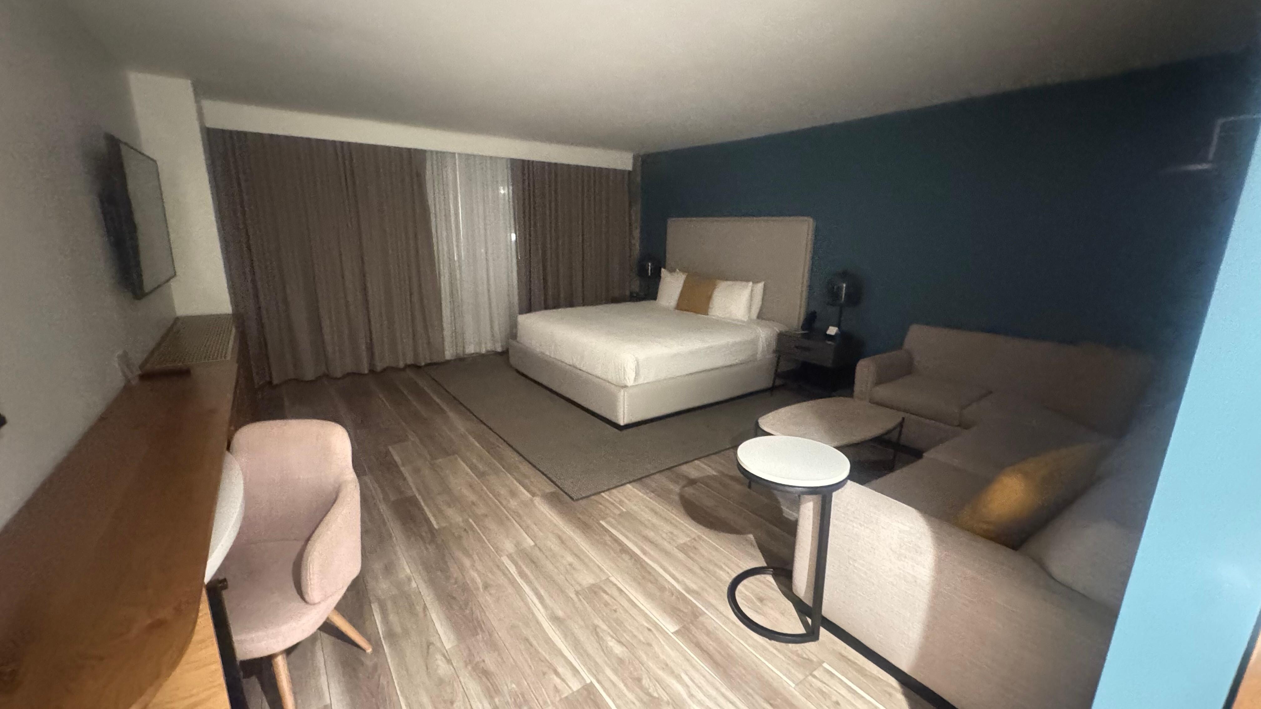 Quarto com área de estar 