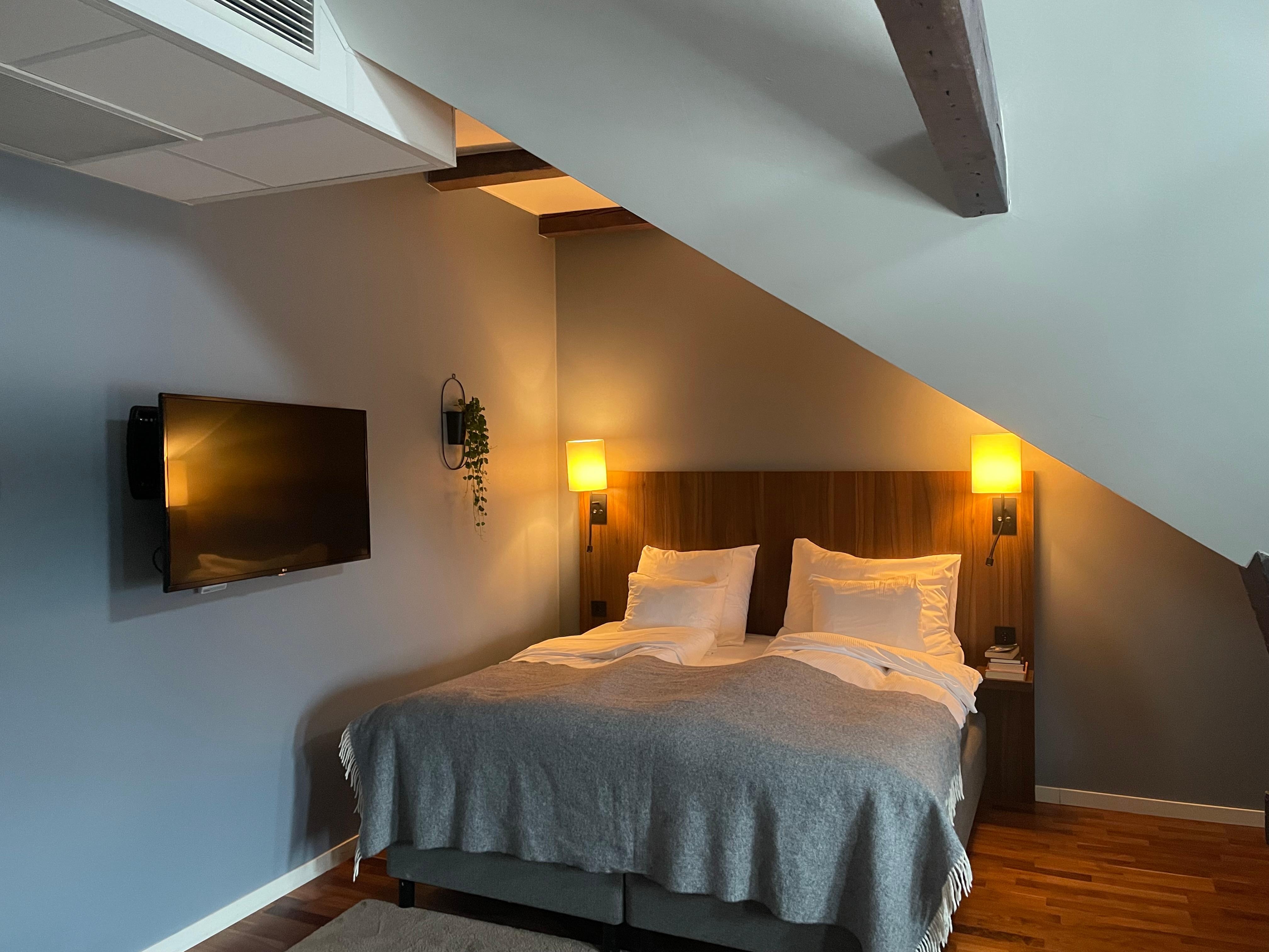 Härligt skön säng. Bra rymd i rummet. Rent och fräscht.