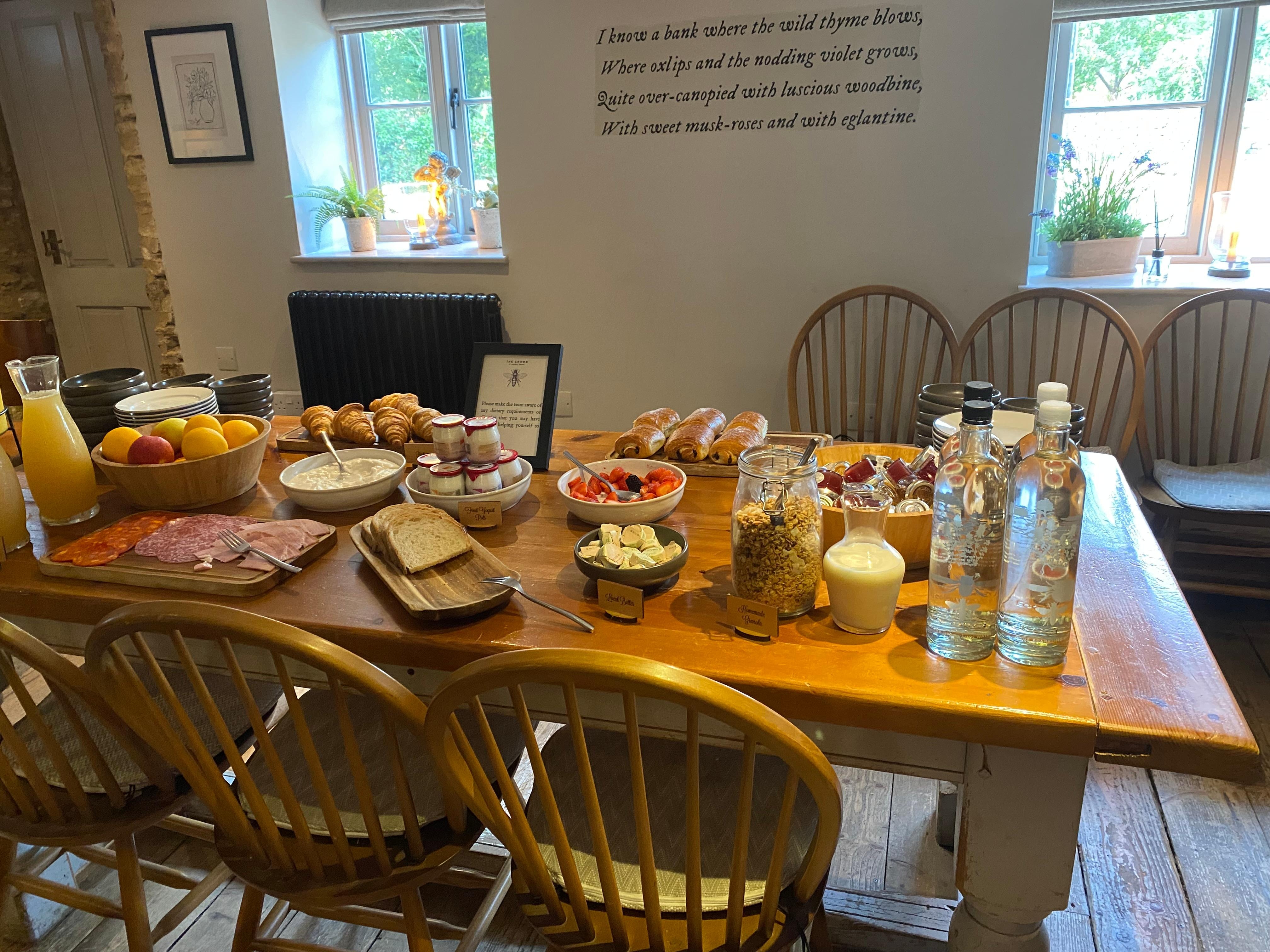 breakfast table - delivious