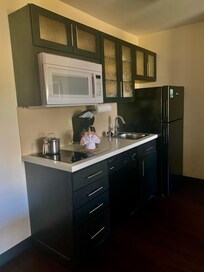 Cute kitchen but not supplied well