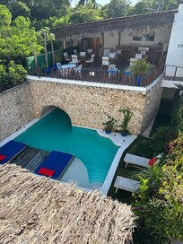Piscina do hotel
