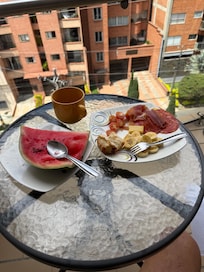 Breakfast al fresco 1