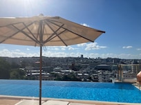 部屋から直接行けるプール