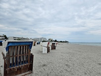 Strandabschnitt mit dem verfügbaren Strandkorb