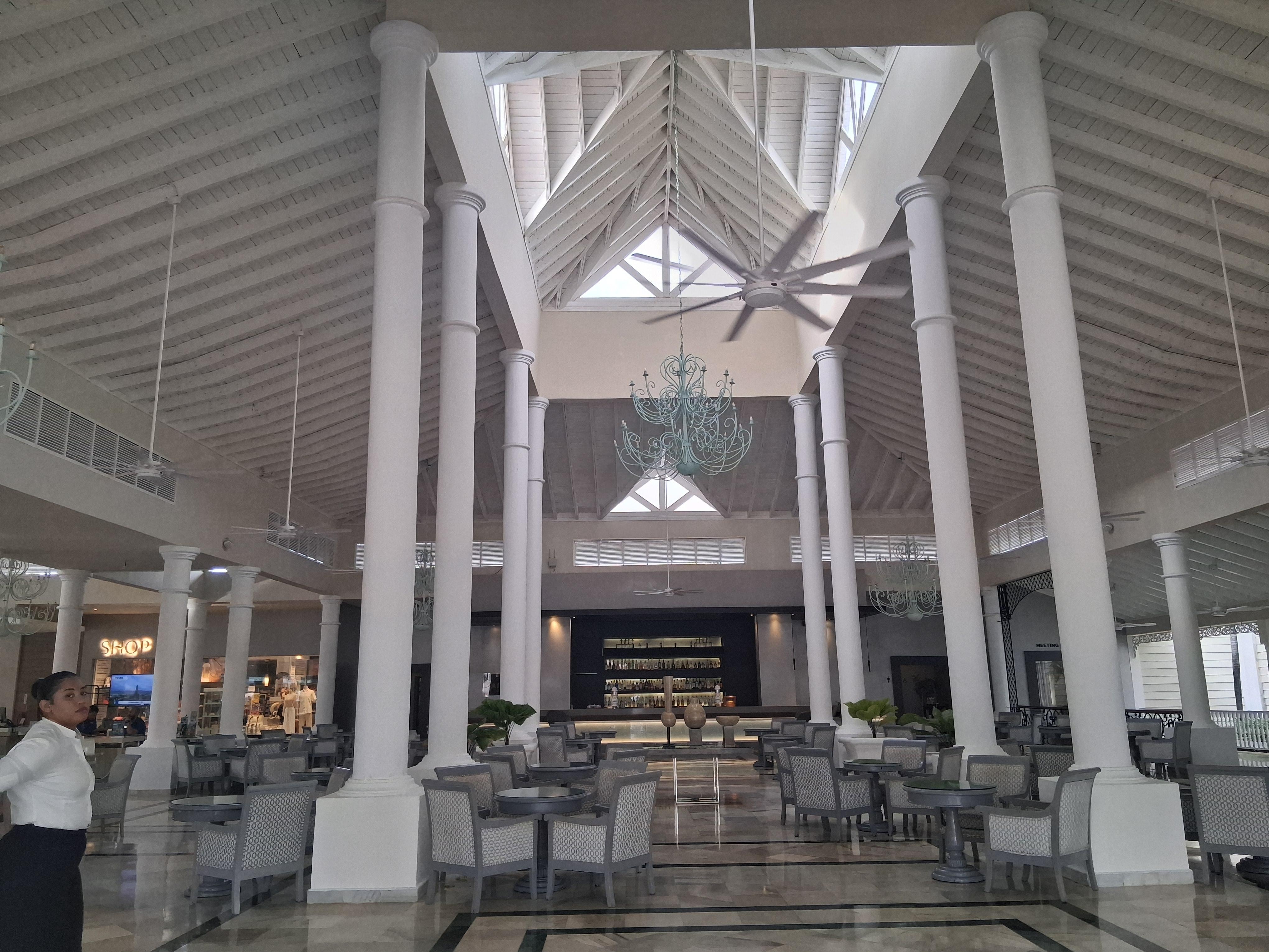 Beautiful clean lobby